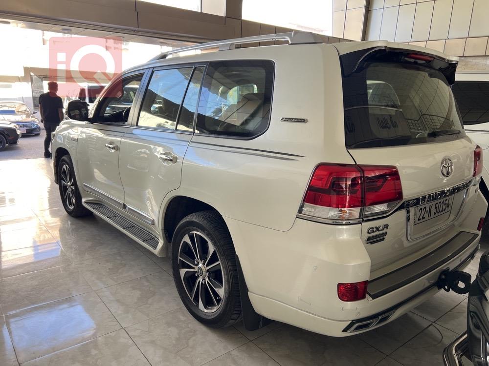 تۆیۆتا لاند کروزەر